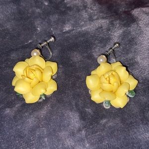 Vintage yellow flower and pearl earrings